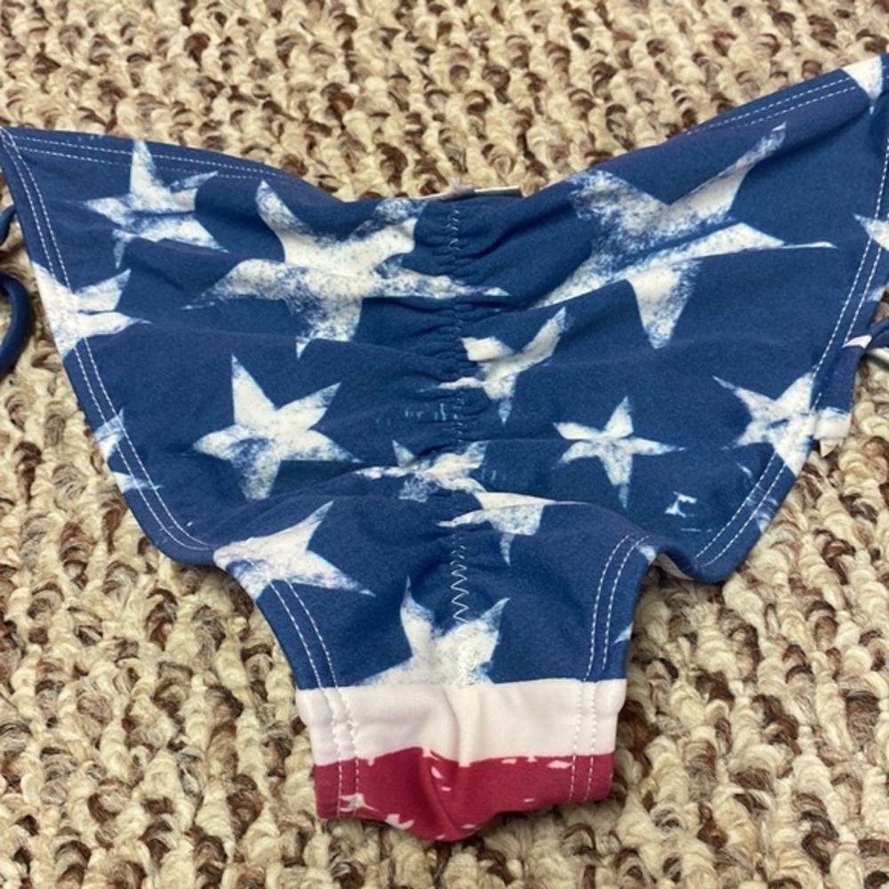 Bikini‎ - Picture 7 of 8